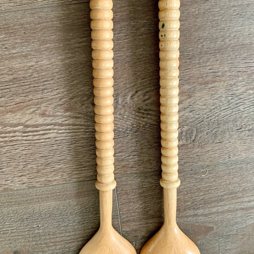 Wooden bowl with 2 spoons